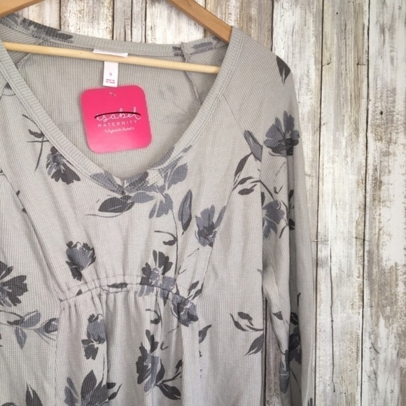NWT Ingrid & Isabel Maternity Grey Floral Blouse - Picture 2 of 4